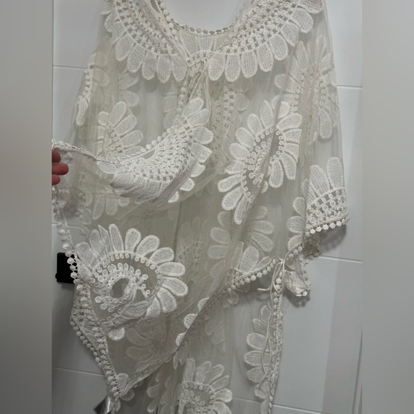 Women’s Open Front Cardigan with Intricate Floral Design - Picture 4 of 10